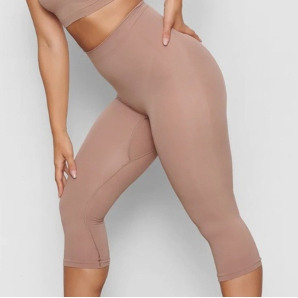 SKIMS Tan Shapewear Leggings Strong Support New Size M - Picture 2 of 14